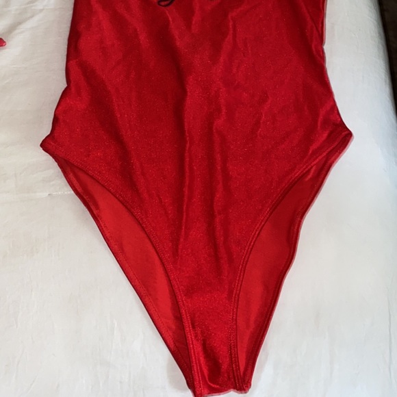 One-piece red bikini 🔥 - Picture 2 of 3